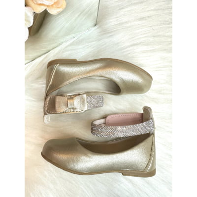 Sapatinho Ouro Fosco Tiras Com Strass e Aplique de Lacinho