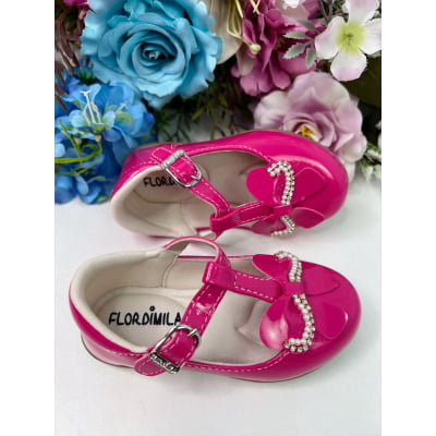 Sapatinho Pink Verniz de Lacinho Com Strass e Pérolas