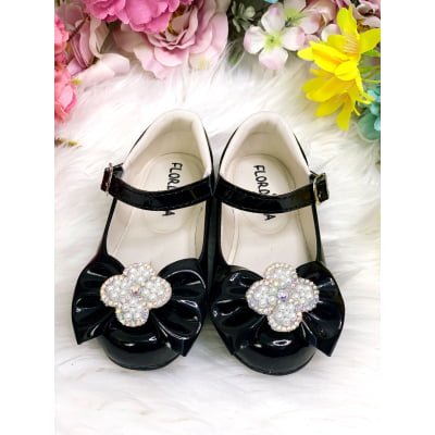 Sapatinho Preto Verniz Com Lacinho e Flor Strass Pérolas