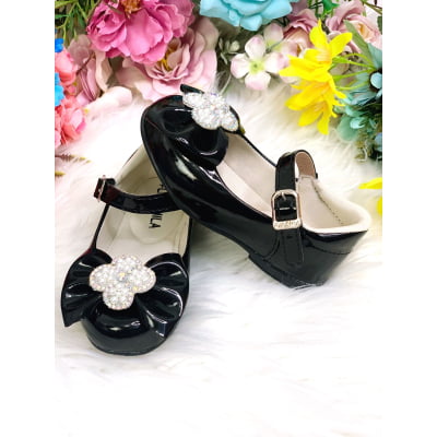 Sapatinho Preto Verniz Com Lacinho e Flor Strass Pérolas