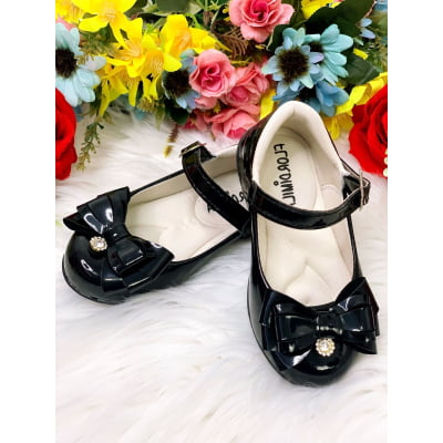 Sapatinho Preto Verniz Com Lacinho e Florzinha de Strass