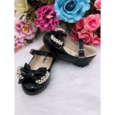 Sapatinho Preto Verniz Com Lacinho Pérolas Strass