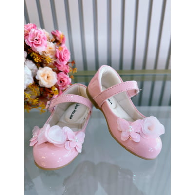 Sapatinho Rosa Bebê Verniz Aplique de Borboleta Flor Luxo