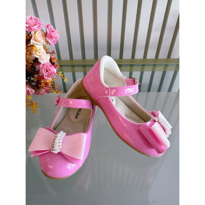 Sapatinho Rosa Chiclete Verniz Aplique de Lacinho Glitter