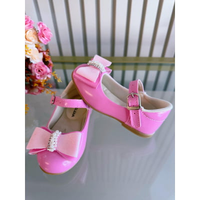 Sapatinho Rosa Chiclete Verniz Aplique de Lacinho Glitter