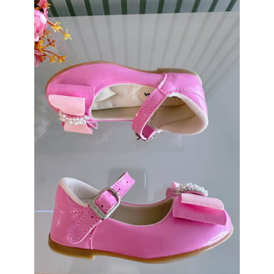 Sapatinho Rosa Chiclete Verniz Aplique de Lacinho Glitter