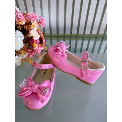 Sapatinho Rosa Chiclete Verniz C/ Aplique de Lacinho e Strass