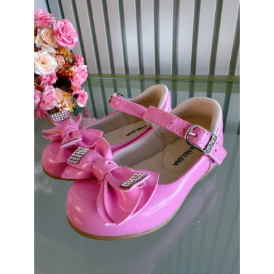 Sapatinho Rosa Chiclete Verniz C/ Aplique de Lacinho e Strass