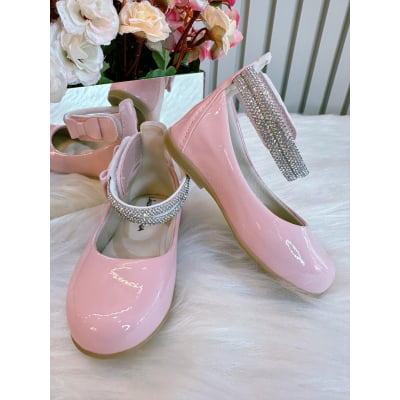Sapatinho Rosa Tiras Com Strass e Aplique de Lacinho
