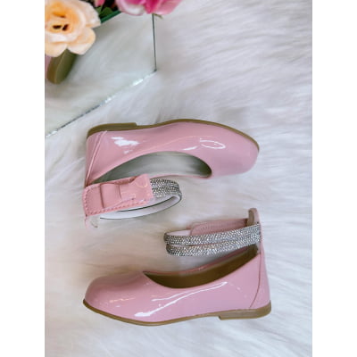 Sapatinho Rosa Tiras Com Strass e Aplique de Lacinho