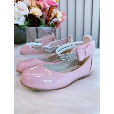 Sapatinho Rosa Tiras Com Strass e Aplique de Lacinho