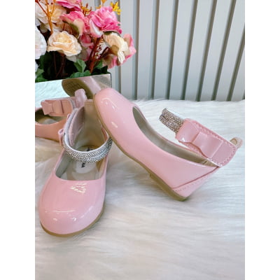 Sapatinho Rosa Tiras Com Strass e Aplique de Lacinho