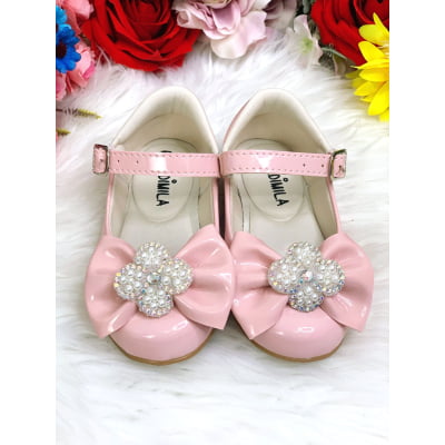 Sapatinho Rosa Verniz C/ Lacinho e Flor Strass e Pérolas