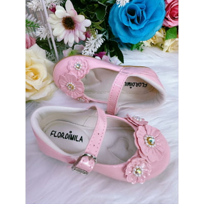 Sapatinho Rosa Verniz Com Florzinhas Pérolas e Strass