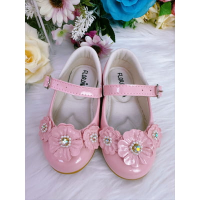Sapatinho Rosa Verniz Com Florzinhas Pérolas e Strass