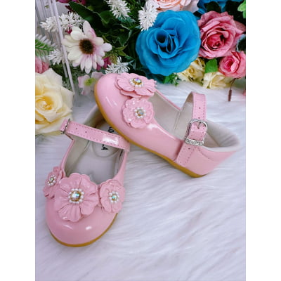 Sapatinho Rosa Verniz Com Florzinhas Pérolas e Strass