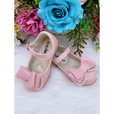 Sapatinho Rosa Verniz Com Strass e Pérolas