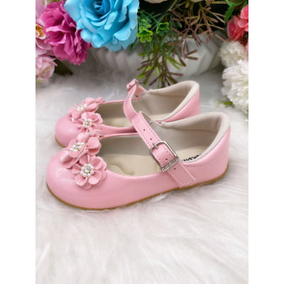 Sapatinho Rosa Verniz Flor Pérolas e Strass