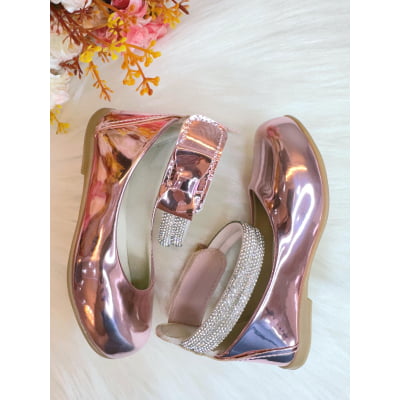 Sapatinho Rose Metalizado Tiras C/ Strass e Aplique de Lacinho