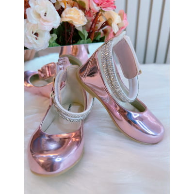 Sapatinho Rose Metalizado Tiras C/ Strass e Aplique de Lacinho