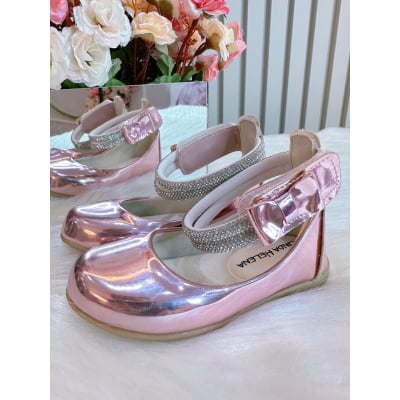 Sapatinho Rose Metalizado Tiras C/ Strass e Aplique de Lacinho