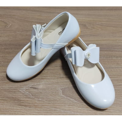 Sapatinho Branco Verniz C/ Lacinho e Flor de Strass