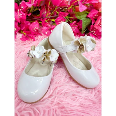 Sapatinho Branco Verniz Com Aplique de Flores Douradas Luxo