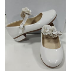 Sapatinho C/ Salto Branco Verniz Aplique de Florzinhas e Strass