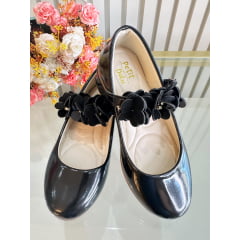 Sapatinho C/ Salto Preto Verniz Aplique de Florzinhas e Strass
