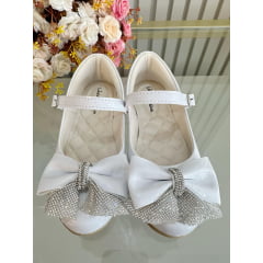 Sapatinho Infantil Branco Verniz Aplique de Lacinho Com Strass