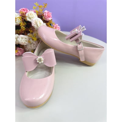 Sapatinho Nude Verniz C/ Lacinho e Flor de Strass