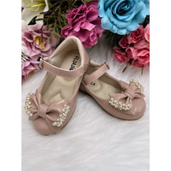 Sapatinho Nude Verniz Com Lacinho Pérolas Strass
