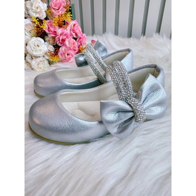 Sapatinho Prata Fosco Aplique de Lacinho e Tiras C/ Strass