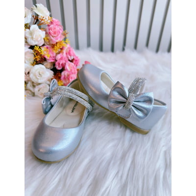 Sapatinho Prata Fosco Aplique de Lacinho e Tiras C/ Strass