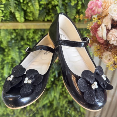 Sapatinho Preto Verniz C/ Aplique de Flores Glitter Luxo