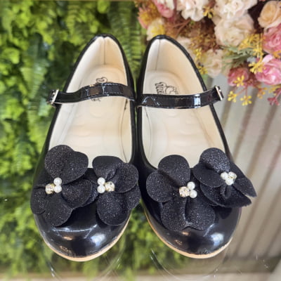 Sapatinho Preto Verniz C/ Aplique de Flores Glitter Luxo