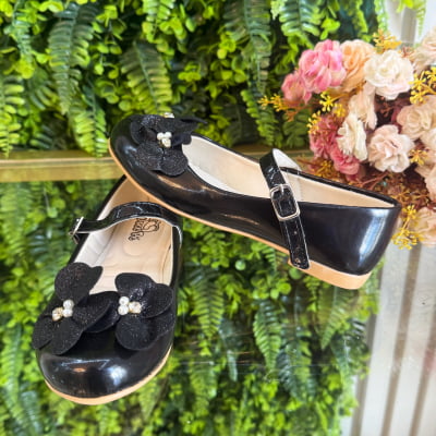 Sapatinho Preto Verniz C/ Aplique de Flores Glitter Luxo
