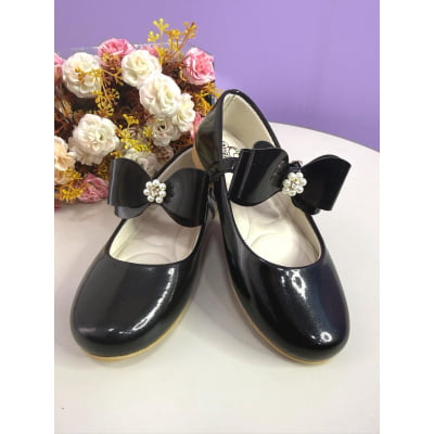 Sapatinho Preto Verniz C/ Lacinho e Flor de Strass Sapatinho Preto Verniz C/ Lacinho e Flor de Strass