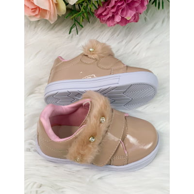 Tênis Nude Verniz Com Pelúcia e Strass Meninas