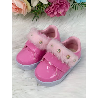 Tênis Rosa Chiclete Verniz Com Pelúcia e Strass Meninas