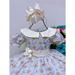 Vestido Infantil Marfim Florido Gola Boneca C/ Cinto e Broche