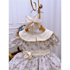 Vestido Infantil Marfim Florido Gola Boneca C/ Cinto e Broche