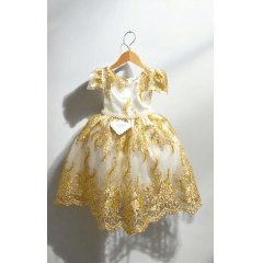 Vestido Infantil Marfim Com Renda Realeza Dourada e Pérolas