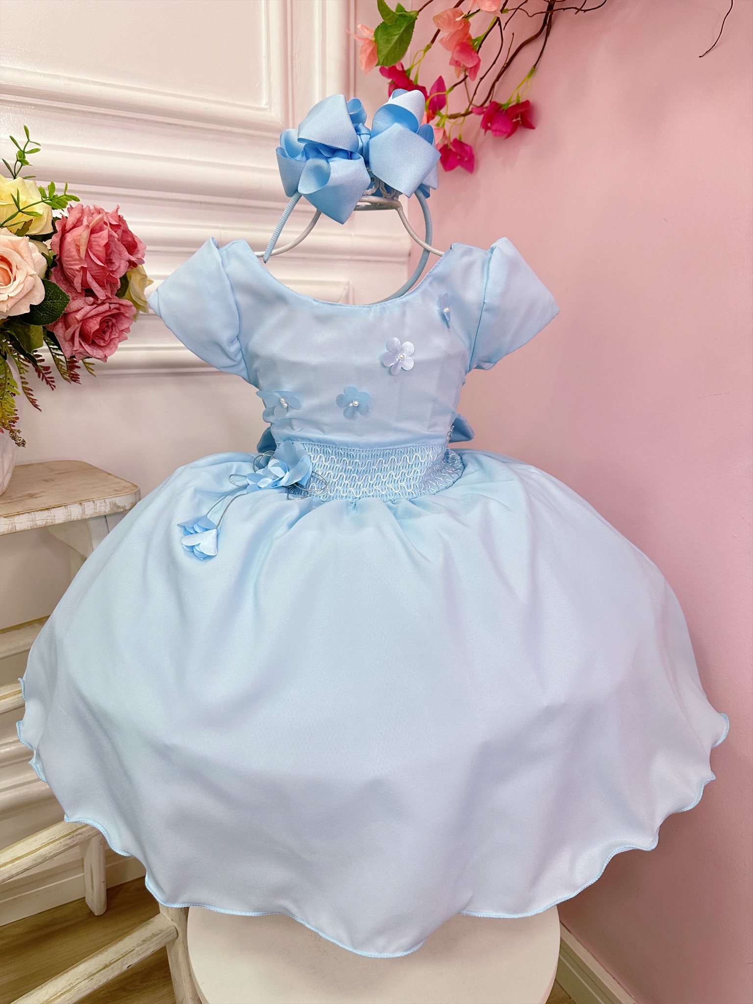 Vestido Infantil Azul C/ Aplique de Flores e Broche Luxo