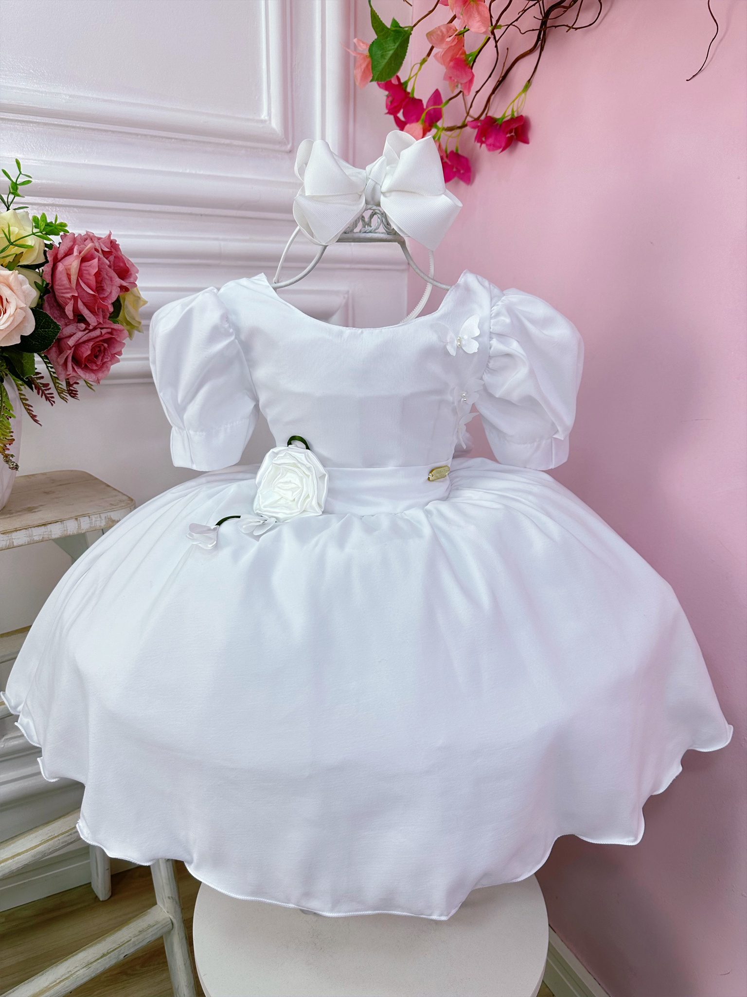 Vestido Infantil Branco C/ Broche Flores Aplique Borboletas