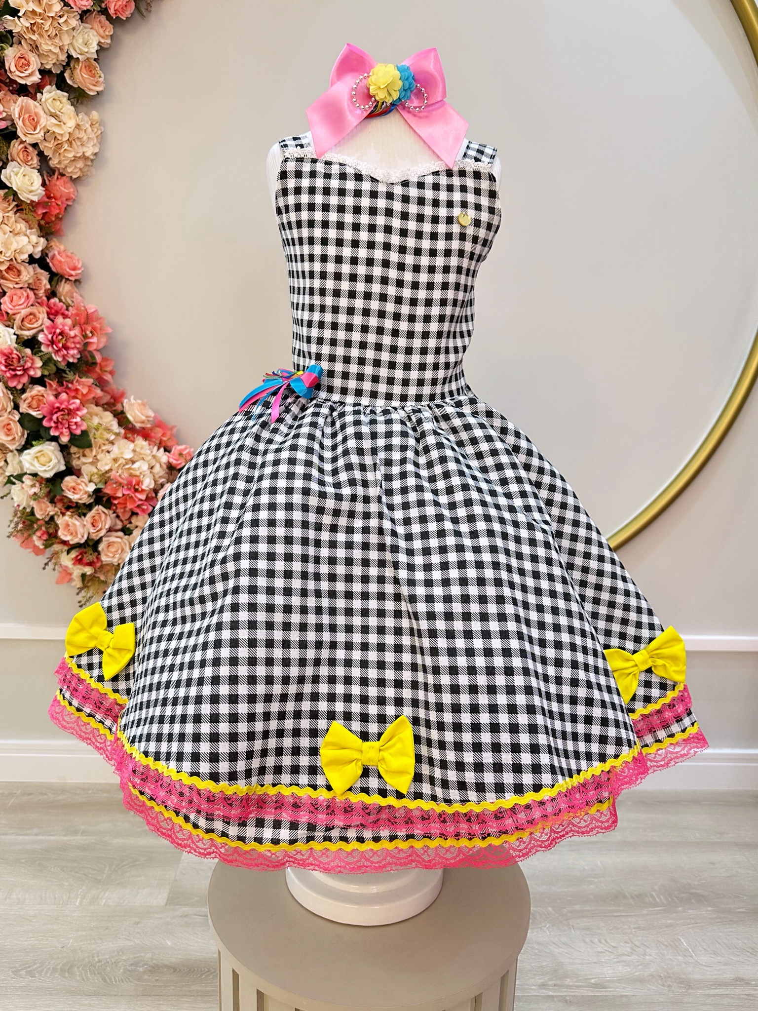 Vestido Infantil Junino Preto e Branco Xadrez C/ Broche