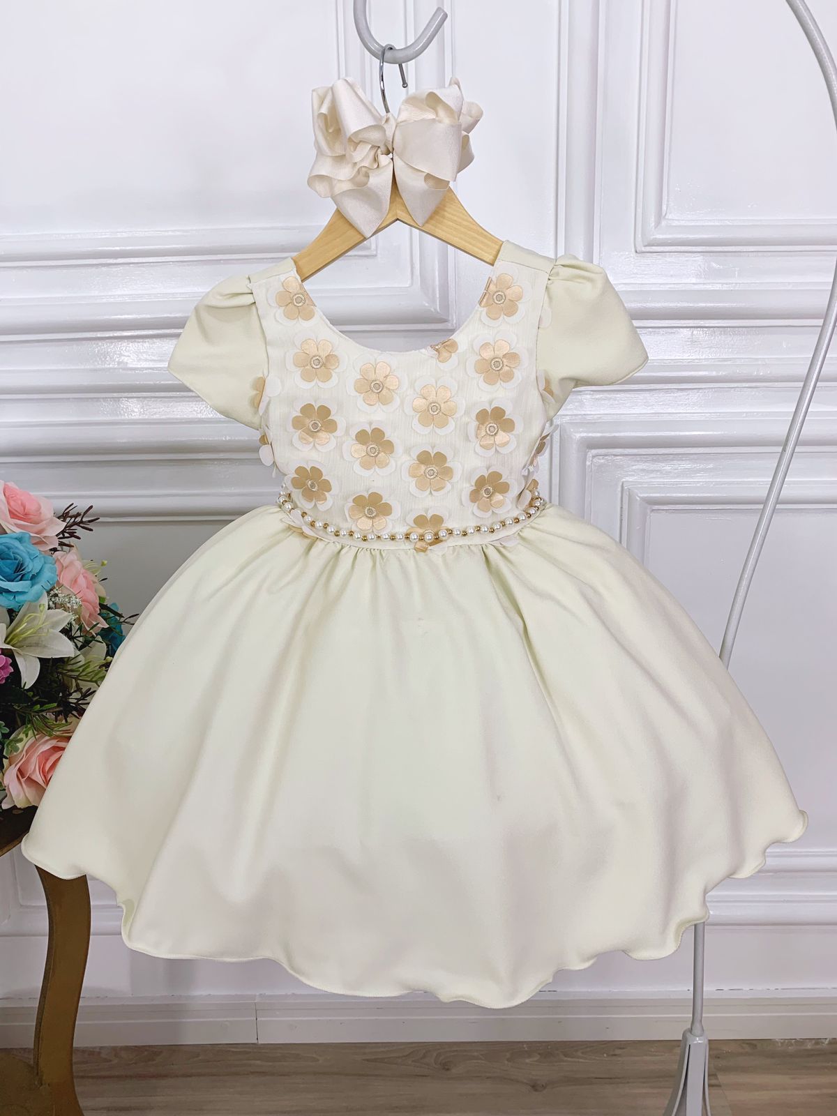 Vestido Infantil Marfim C/ Aplique Flores Douradas Luxo