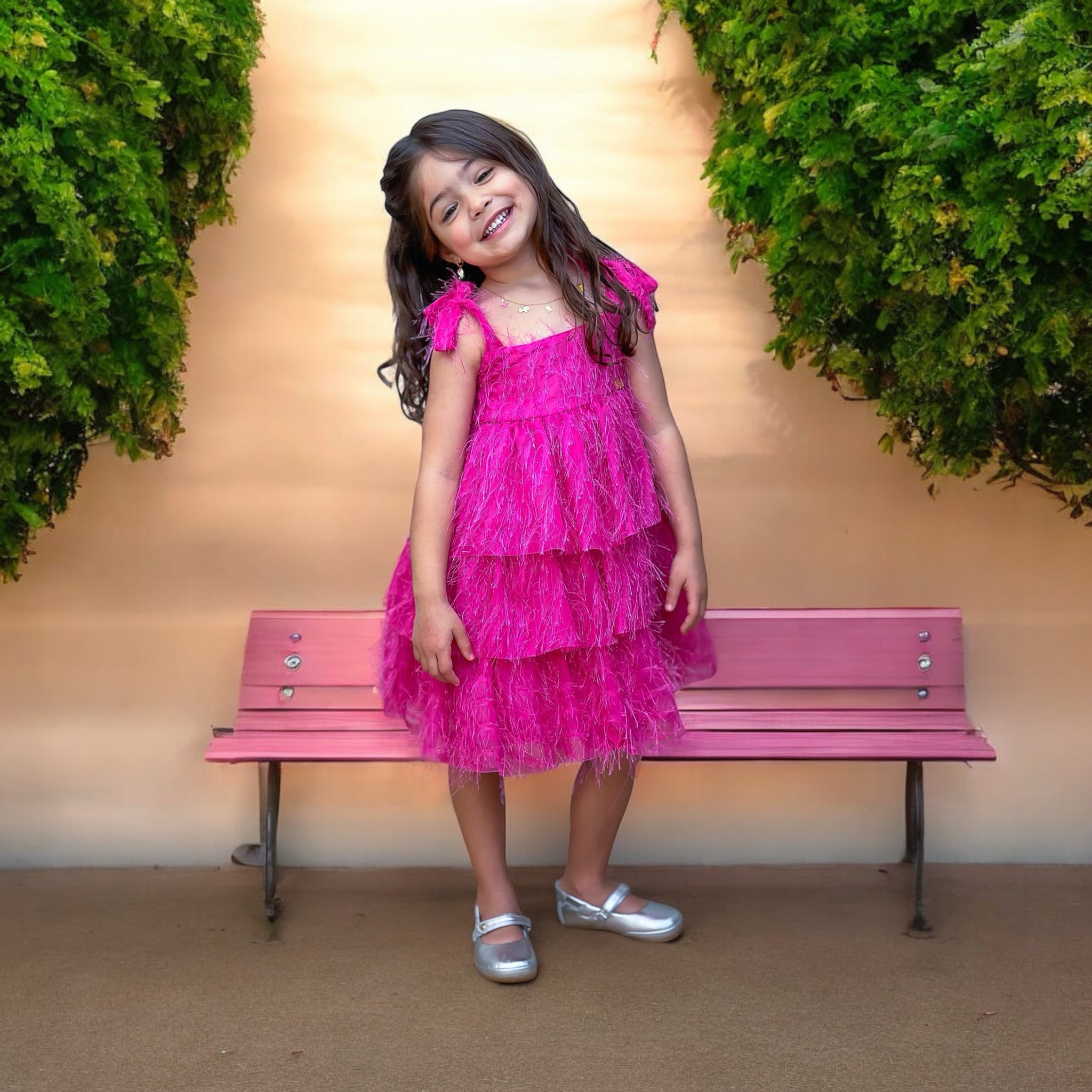 Vestido Infantil Pink de Alça e Com Plumas Luxo