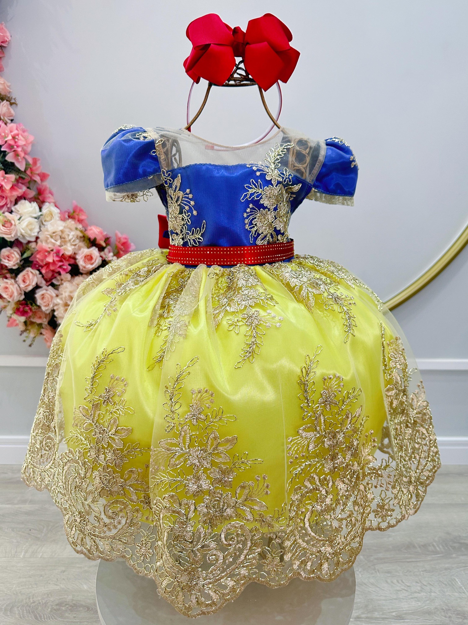 Vestido Infantil Branca de Neve Com Renda Dourada Festas