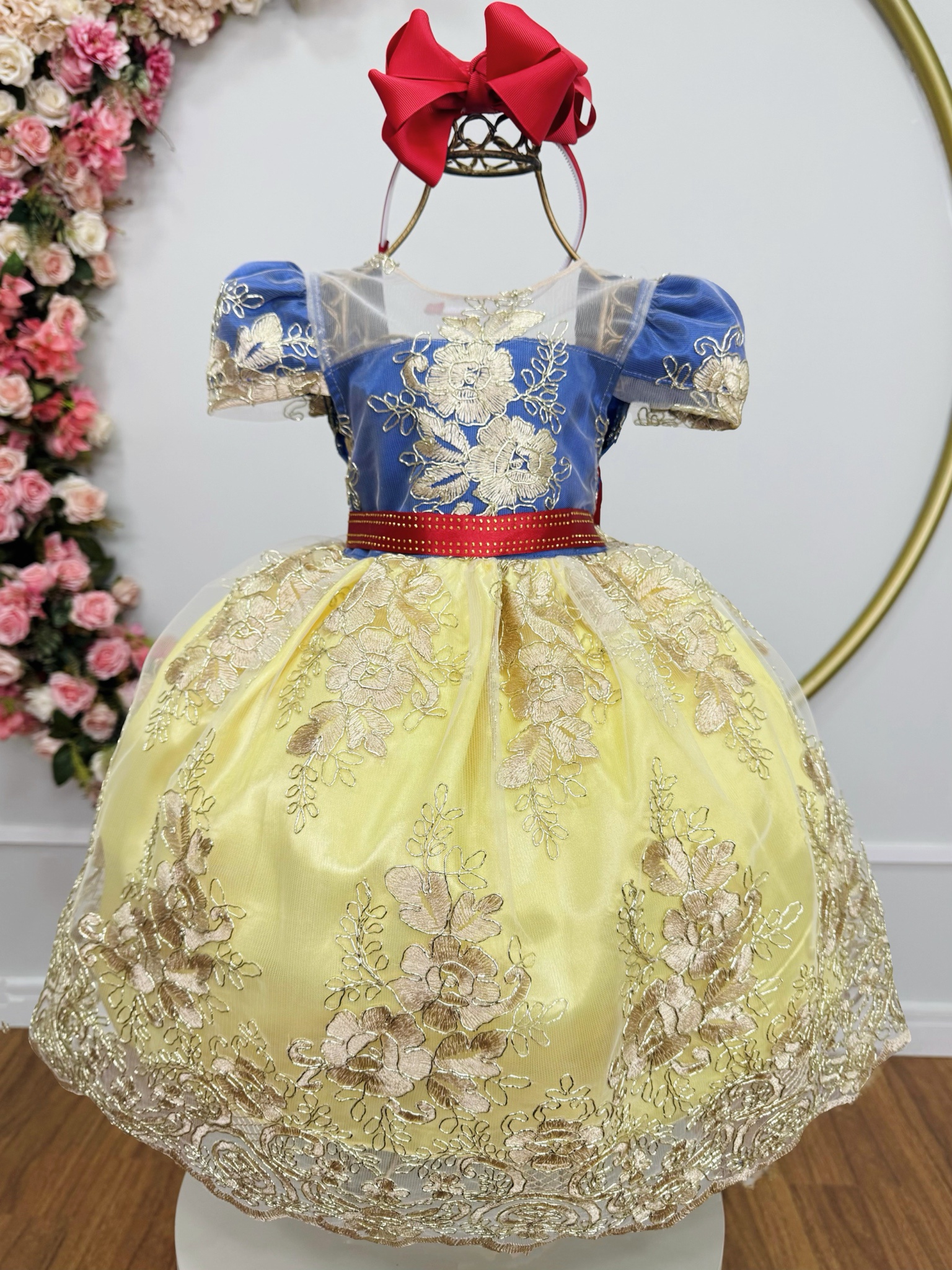 Vestido Infantil Branca de Neve Com Renda Dourada Festas
